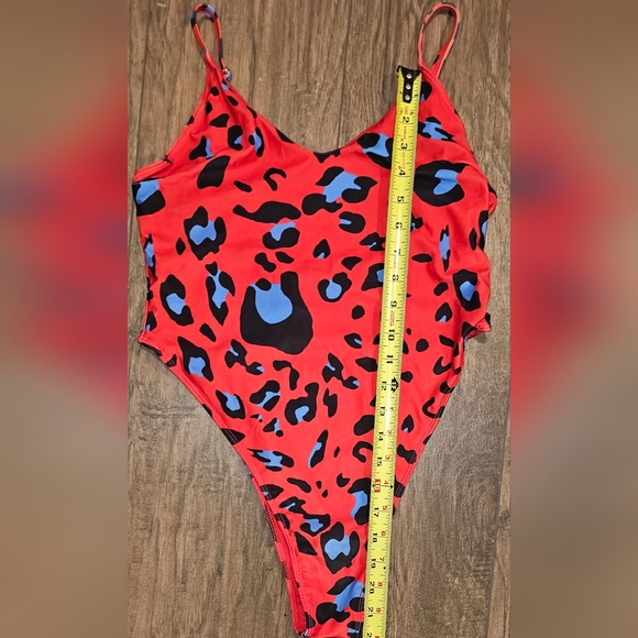 Icon Swim Leopard Print V-Neck Low Cut Back Cheeky One Piece Large - Picture 2 of 6